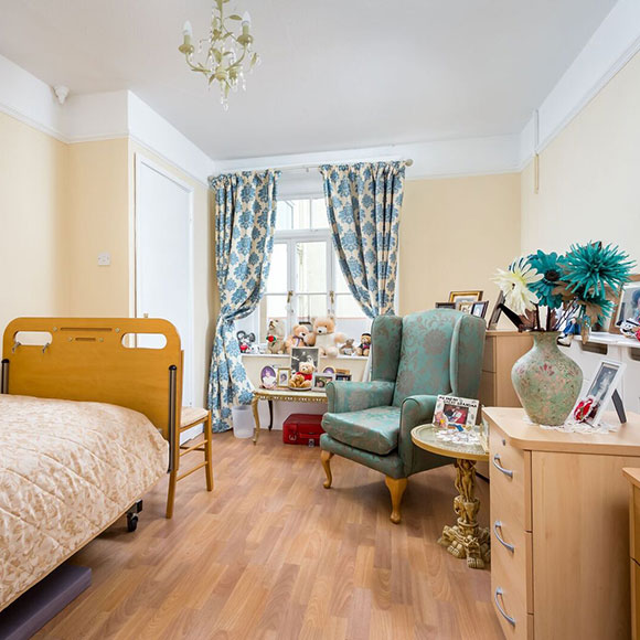 <span>Room</span>Single Room